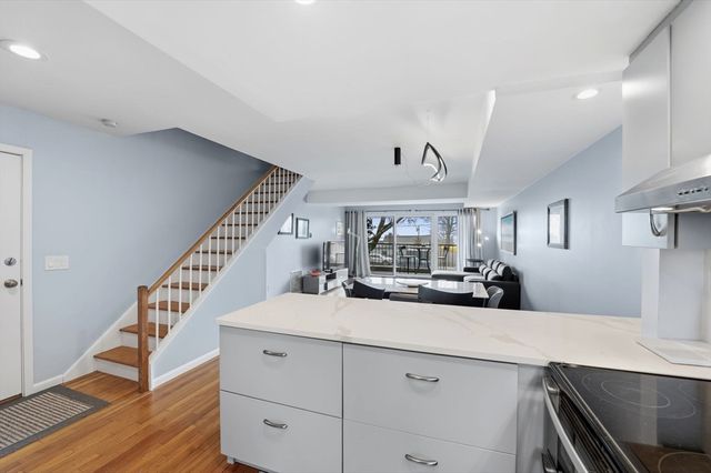 60 Brackett Pl D, Marblehead, MA 01945