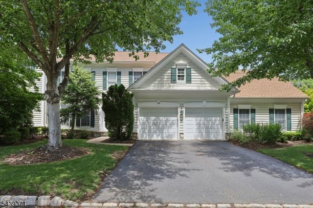 122 White Pine Ct, Paramus Boro, NJ 07652
