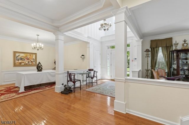122 White Pine Ct, Paramus Boro, NJ 07652