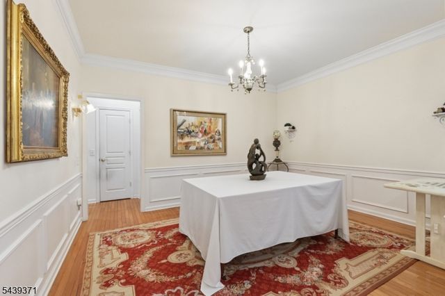 122 White Pine Ct, Paramus Boro, NJ 07652