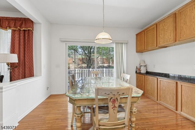 122 White Pine Ct, Paramus Boro, NJ 07652