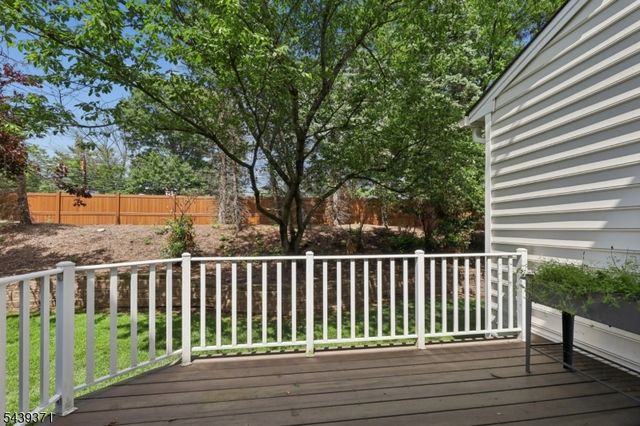122 White Pine Ct, Paramus Boro, NJ 07652