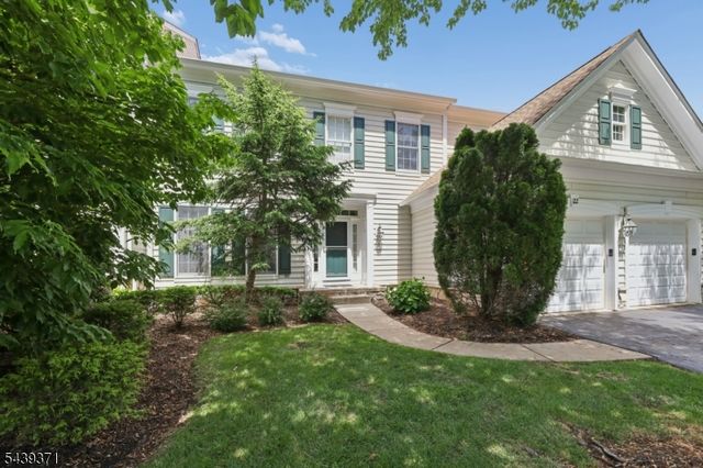 122 White Pine Ct, Paramus Boro, NJ 07652