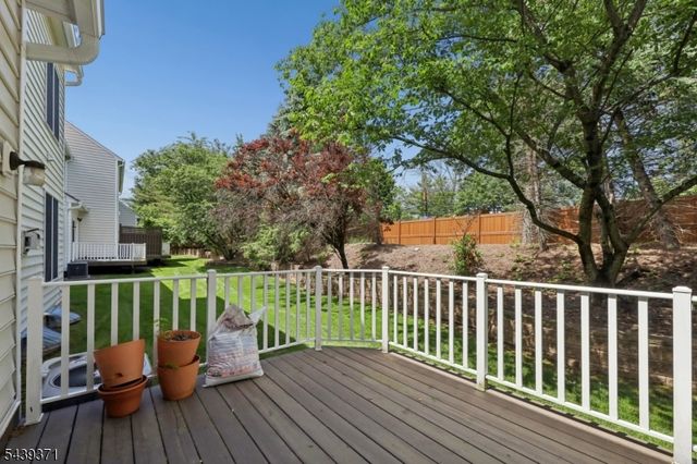 122 White Pine Ct, Paramus Boro, NJ 07652