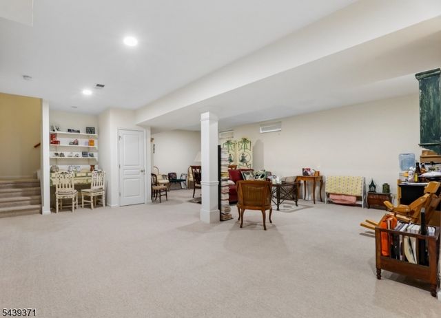 122 White Pine Ct, Paramus Boro, NJ 07652