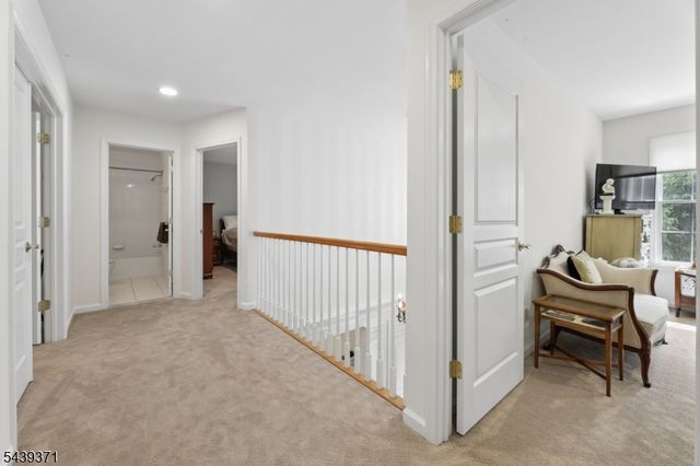 122 White Pine Ct, Paramus Boro, NJ 07652