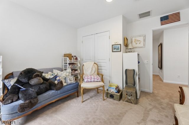 122 White Pine Ct, Paramus Boro, NJ 07652