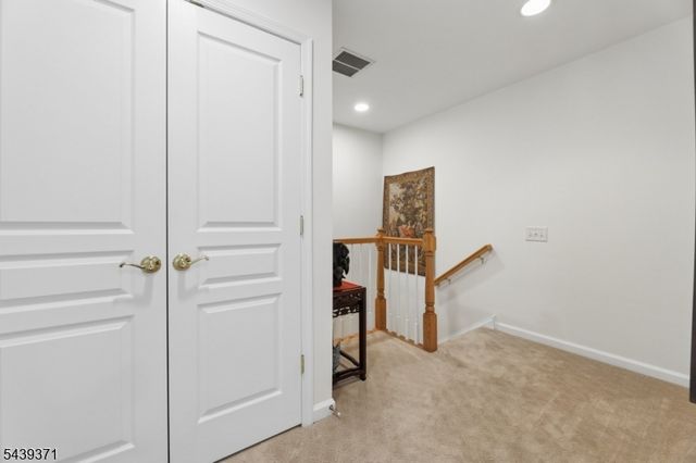 122 White Pine Ct, Paramus Boro, NJ 07652