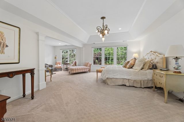122 White Pine Ct, Paramus Boro, NJ 07652