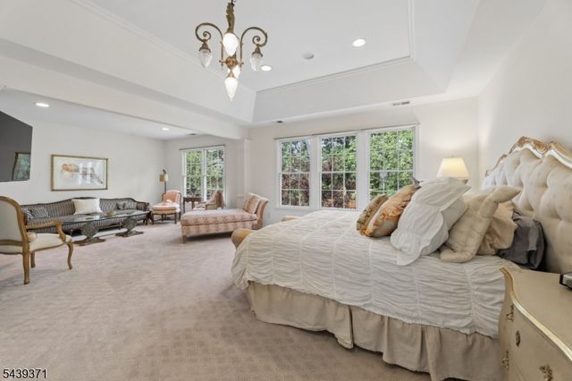 122 White Pine Ct, Paramus Boro, NJ 07652