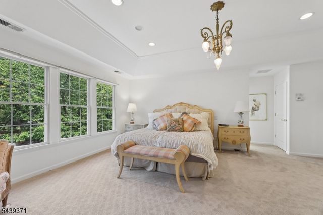 122 White Pine Ct, Paramus Boro, NJ 07652