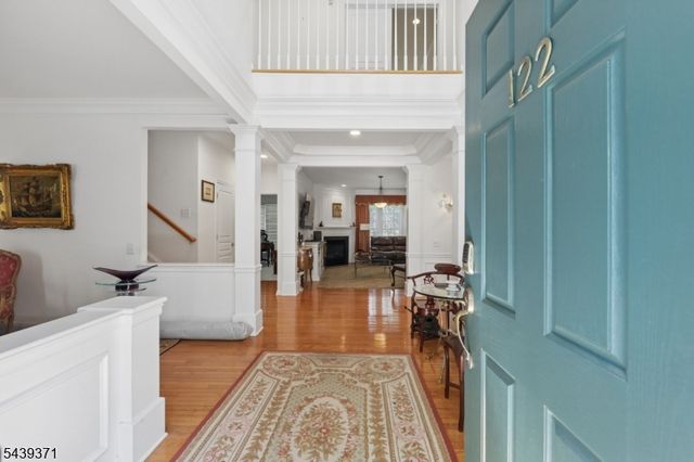 122 White Pine Ct, Paramus Boro, NJ 07652