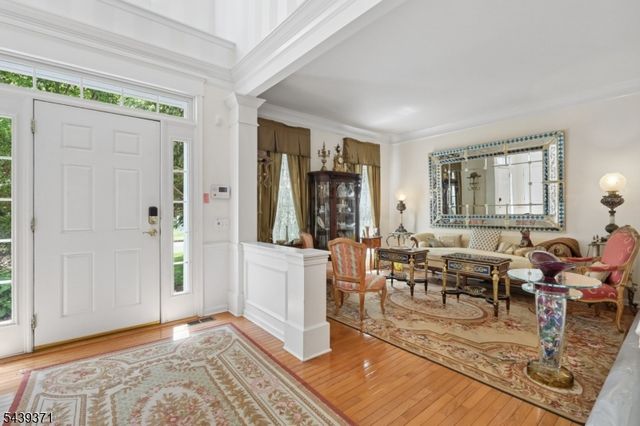 122 White Pine Ct, Paramus Boro, NJ 07652