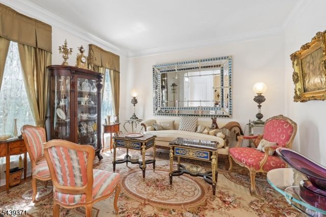 122 White Pine Ct, Paramus Boro, NJ 07652