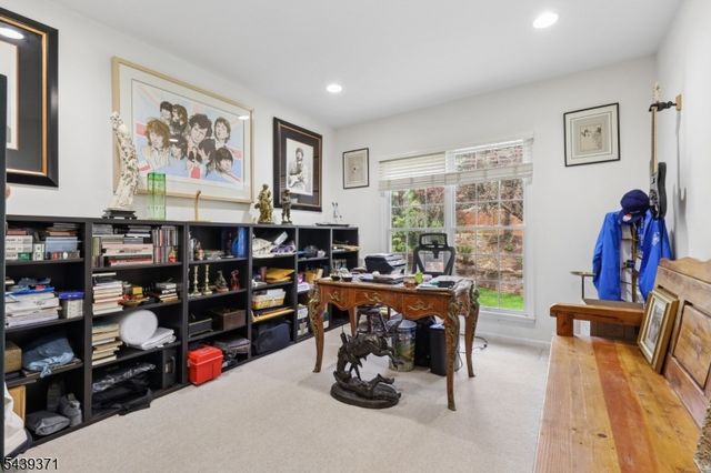 122 White Pine Ct, Paramus Boro, NJ 07652