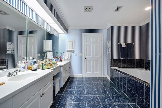 1451 HOLLINGSWORTH OAKS DRIVE, Lakeland, FL 33803