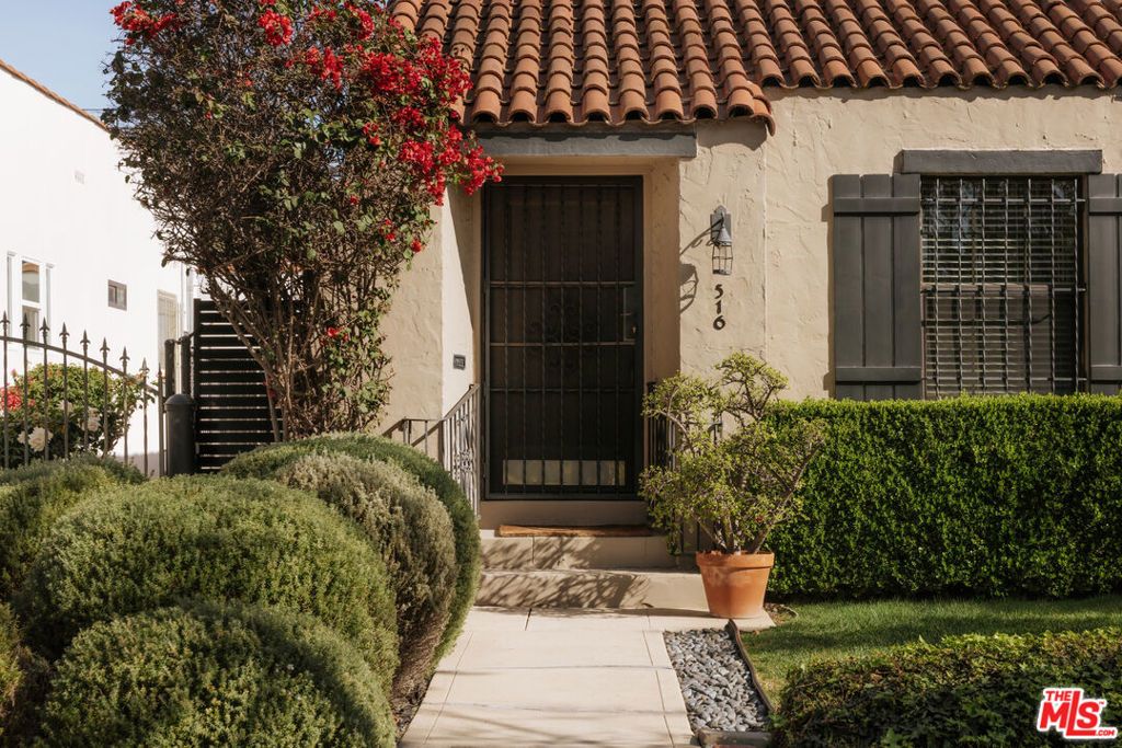 516 N Bronson Avenue, Los Angeles, CA 90004 — photo 2