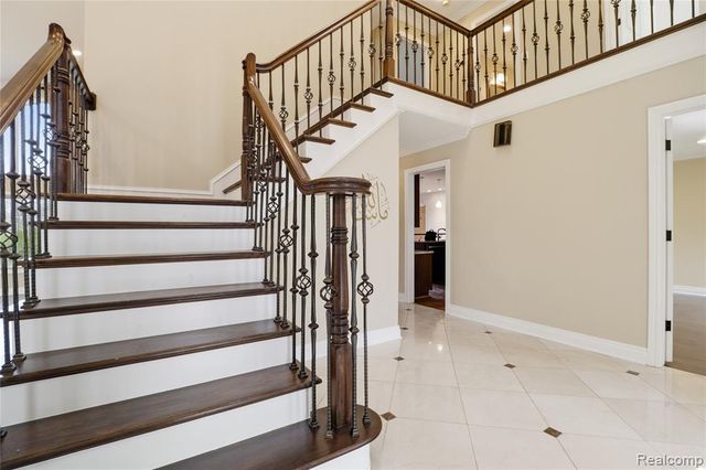 2084 Wabeek Hill Court, Bloomfield Hills, MI 48302