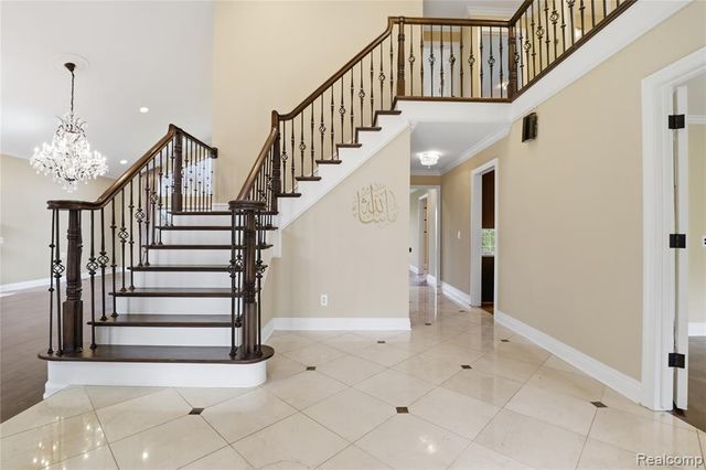 2084 Wabeek Hill Court, Bloomfield Hills, MI 48302