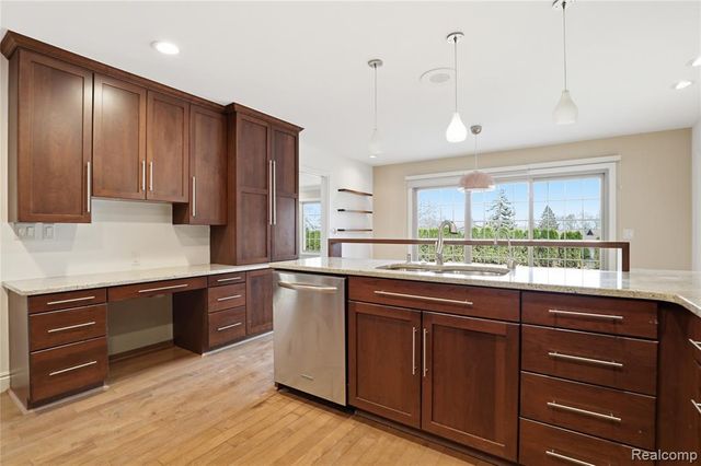 2084 Wabeek Hill Court, Bloomfield Hills, MI 48302