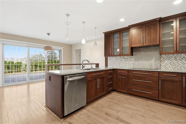 2084 Wabeek Hill Court, Bloomfield Hills, MI 48302