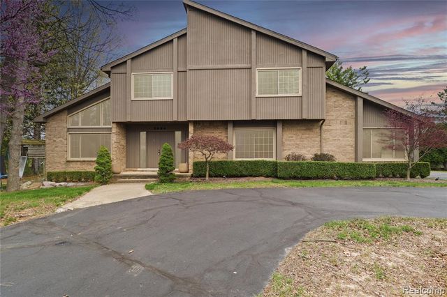 2084 Wabeek Hill Court, Bloomfield Hills, MI 48302