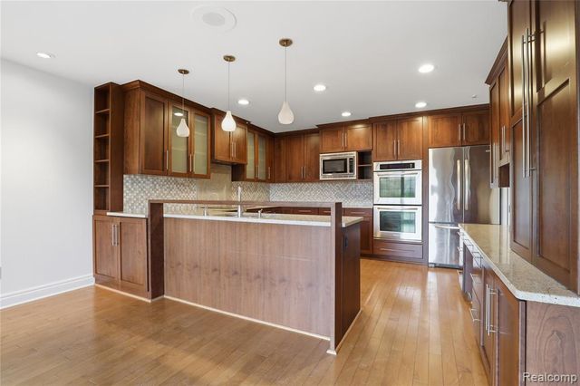2084 Wabeek Hill Court, Bloomfield Hills, MI 48302