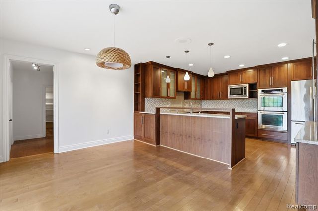 2084 Wabeek Hill Court, Bloomfield Hills, MI 48302