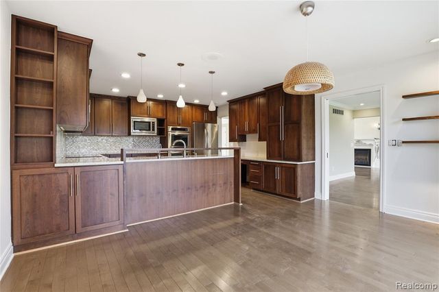 2084 Wabeek Hill Court, Bloomfield Hills, MI 48302