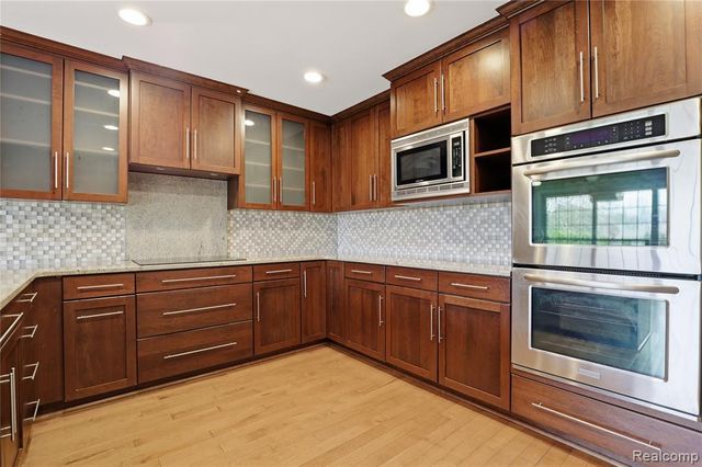 2084 Wabeek Hill Court, Bloomfield Hills, MI 48302