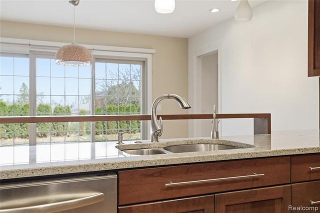 2084 Wabeek Hill Court, Bloomfield Hills, MI 48302