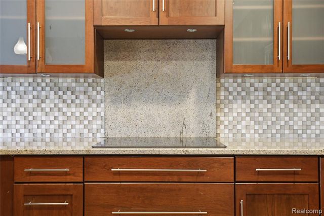 2084 Wabeek Hill Court, Bloomfield Hills, MI 48302