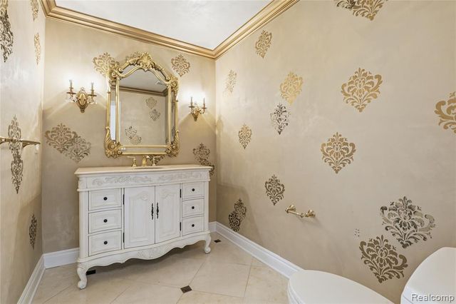 2084 Wabeek Hill Court, Bloomfield Hills, MI 48302
