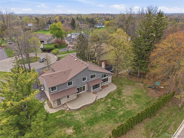 2084 Wabeek Hill Court, Bloomfield Hills, MI 48302