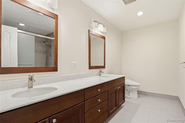 2084 Wabeek Hill Court, Bloomfield Hills, MI 48302