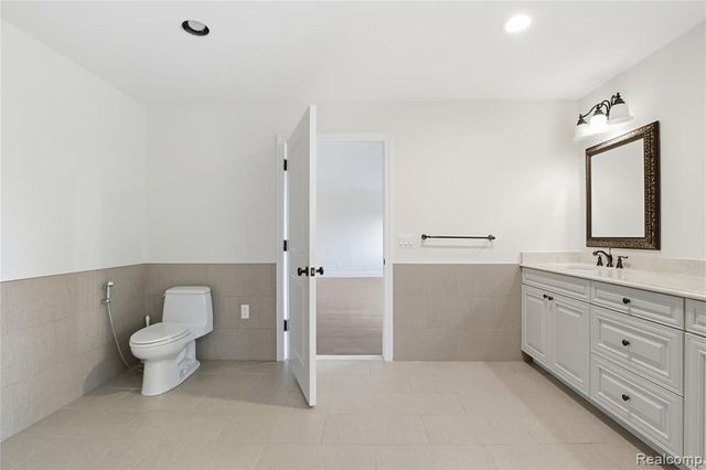 2084 Wabeek Hill Court, Bloomfield Hills, MI 48302