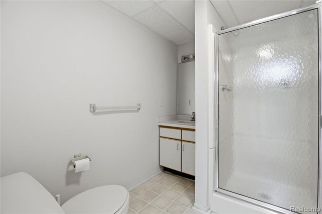2084 Wabeek Hill Court, Bloomfield Hills, MI 48302