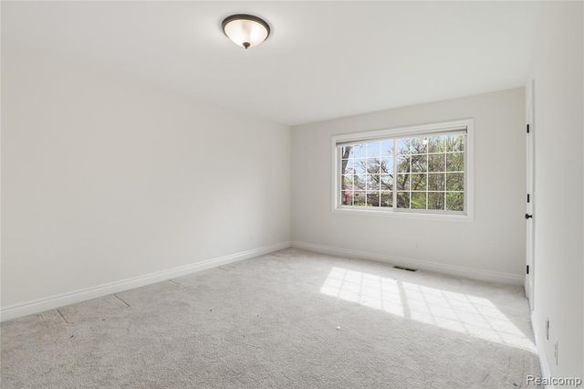 2084 Wabeek Hill Court, Bloomfield Hills, MI 48302