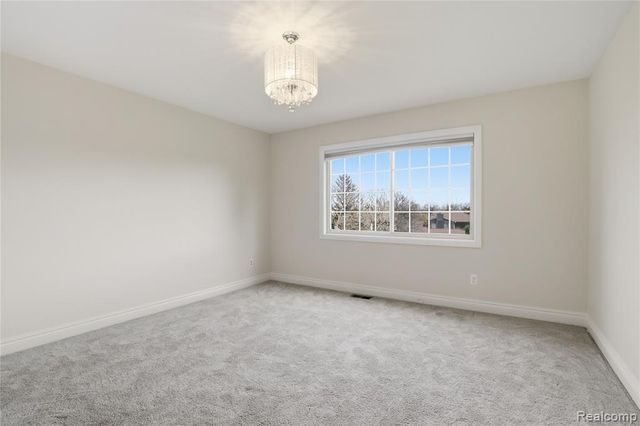 2084 Wabeek Hill Court, Bloomfield Hills, MI 48302