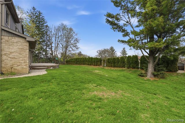2084 Wabeek Hill Court, Bloomfield Hills, MI 48302