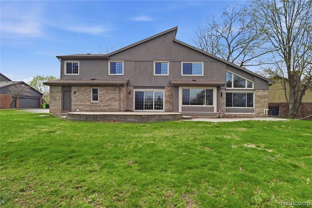 2084 Wabeek Hill Court, Bloomfield Hills, MI 48302