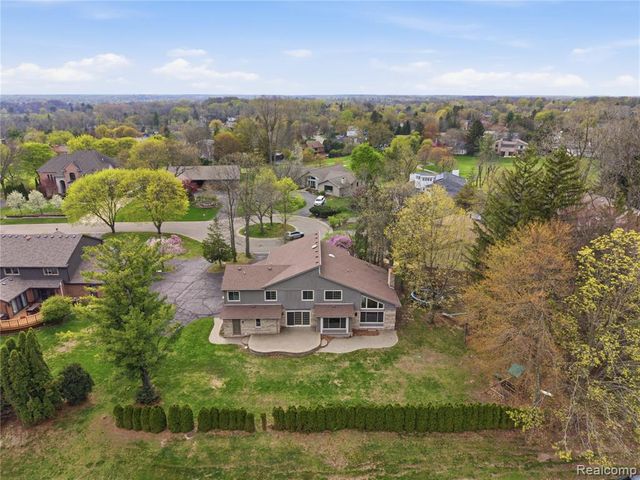 2084 Wabeek Hill Court, Bloomfield Hills, MI 48302