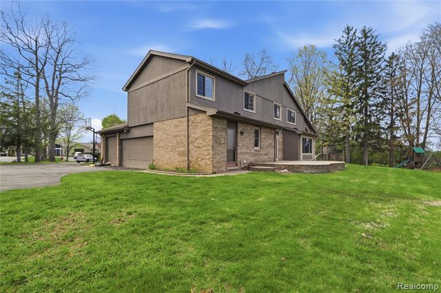 2084 Wabeek Hill Court, Bloomfield Hills, MI 48302