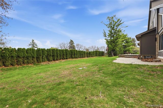 2084 Wabeek Hill Court, Bloomfield Hills, MI 48302