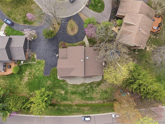 2084 Wabeek Hill Court, Bloomfield Hills, MI 48302