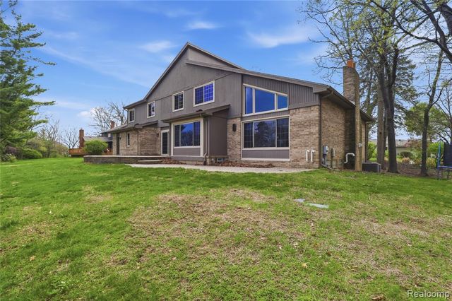 2084 Wabeek Hill Court, Bloomfield Hills, MI 48302