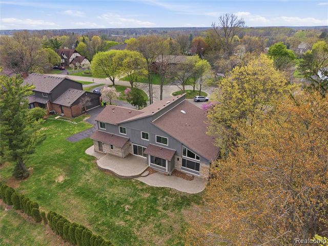2084 Wabeek Hill Court, Bloomfield Hills, MI 48302