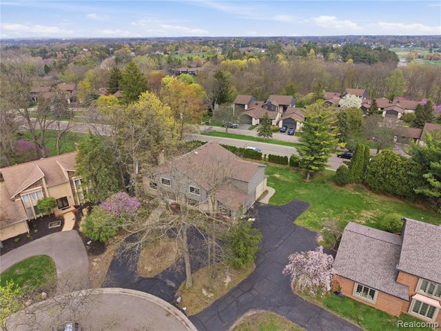 2084 Wabeek Hill Court, Bloomfield Hills, MI 48302