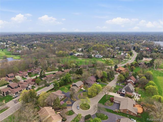 2084 Wabeek Hill Court, Bloomfield Hills, MI 48302