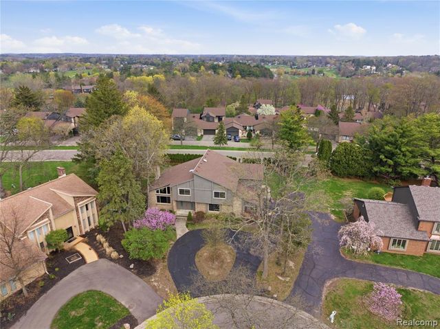 2084 Wabeek Hill Court, Bloomfield Hills, MI 48302
